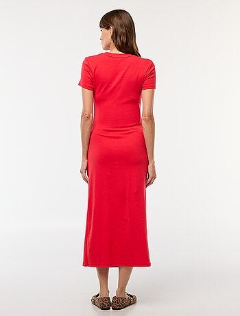 Lange aansluitende zwangerschapsjurk