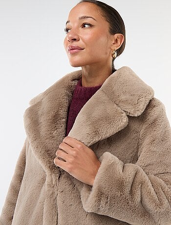 Lange jas van imitatiebont