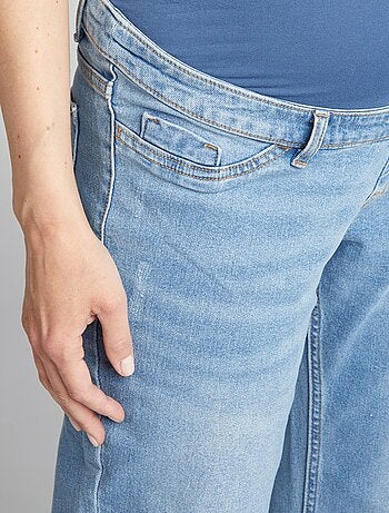 Mom-fit zwangerschapsjeans met scheurtjes