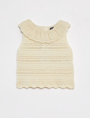 Mouwloos truitje met ajourmotiefje