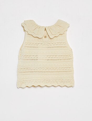 Mouwloos truitje met ajourmotiefje