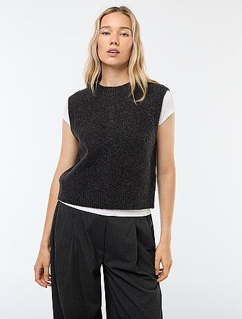 Mouwloos truitje van fijngebreid tricot