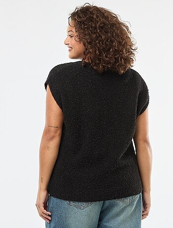 Mouwloos truitje van fijngebreid tricot