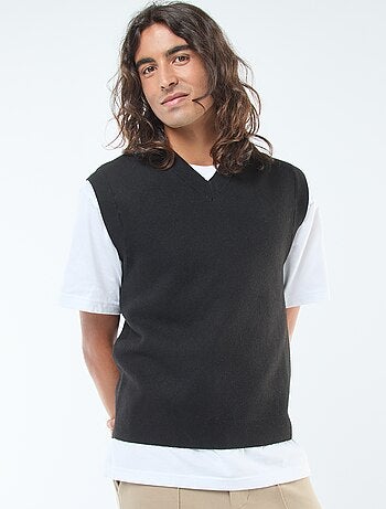 Mouwloze, gebreide trui met V-hals