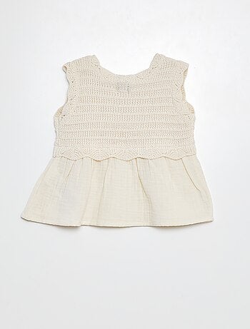 Mouwloze gehaakte sweater met zoom van katoenvoile