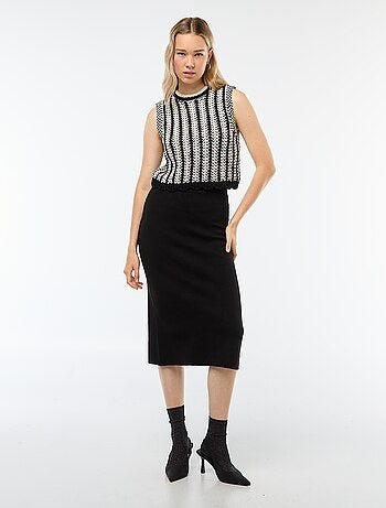 Mouwloze, gehaakte trui met golvende zoom