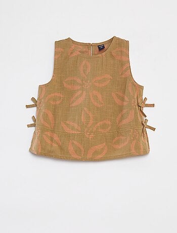 Mouwloze top met strikjes