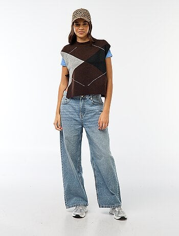 Mouwloze trui met knooplintjes aan weerszijden