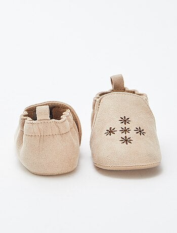 Pantoffels met borduursels van suèdine
