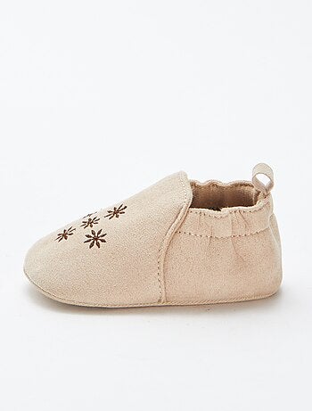 Pantoffels met borduursels van suèdine