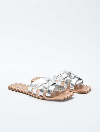 Platte sandalen met meerdere riempjes