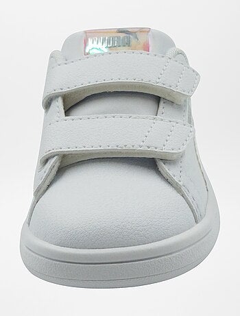 'Puma'-sneakers met holografische print