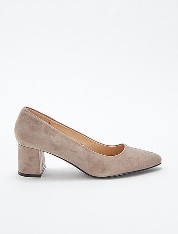 Pumps van suedine met vierkante hakken
