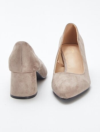 Pumps van suedine met vierkante hakken