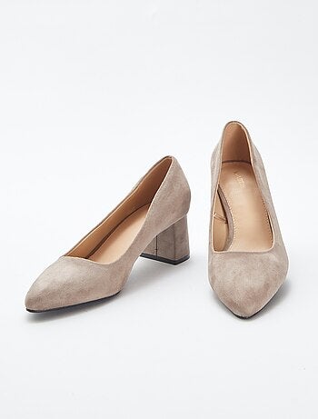Pumps van suedine met vierkante hakken