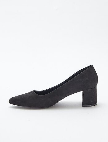 Pumps van suedine met vierkante hakken