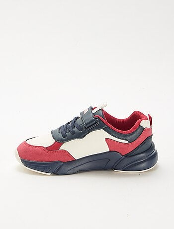 Running sneakers in 'Captain America'-stijl