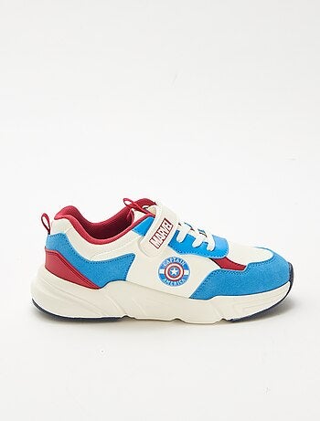 Running sneakers in 'Captain America'-stijl