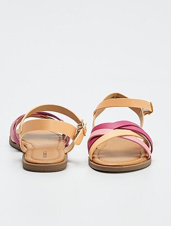 Sandalen met gekruiste bandjes