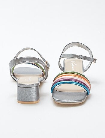 Sandalen met hakje en meerkleurige bandjes