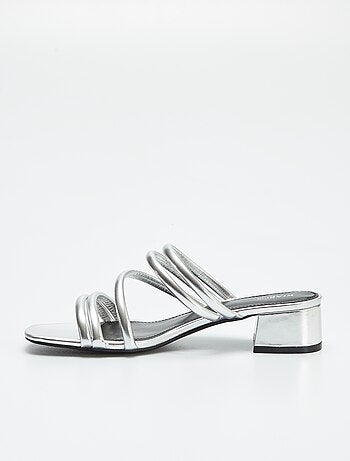 Slippers van imitatieleer met hak