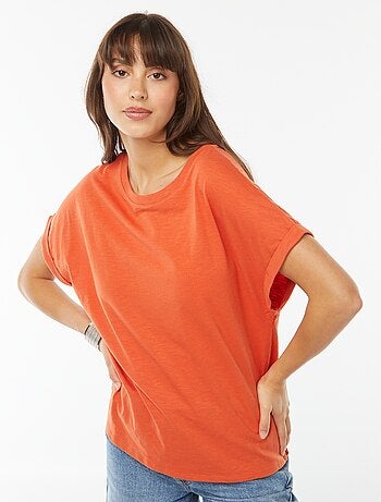 T-shirt met opgetrokken korte mouwen