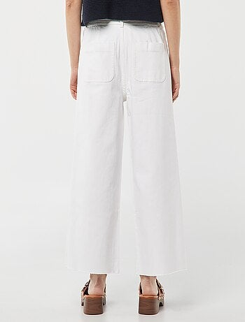 Wijde jeans / Wide leg model met knoopsluiting
