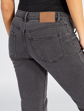 Zwangerschapsjeans met wijd uitlopende pijpen